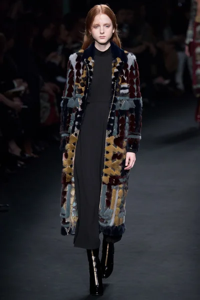 Look 19
